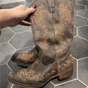 Roper Embroidered Brown Western Boots
